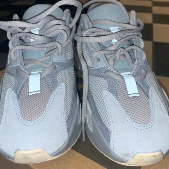 Yeezy V1 700 Inertia - Picture 8 of 11